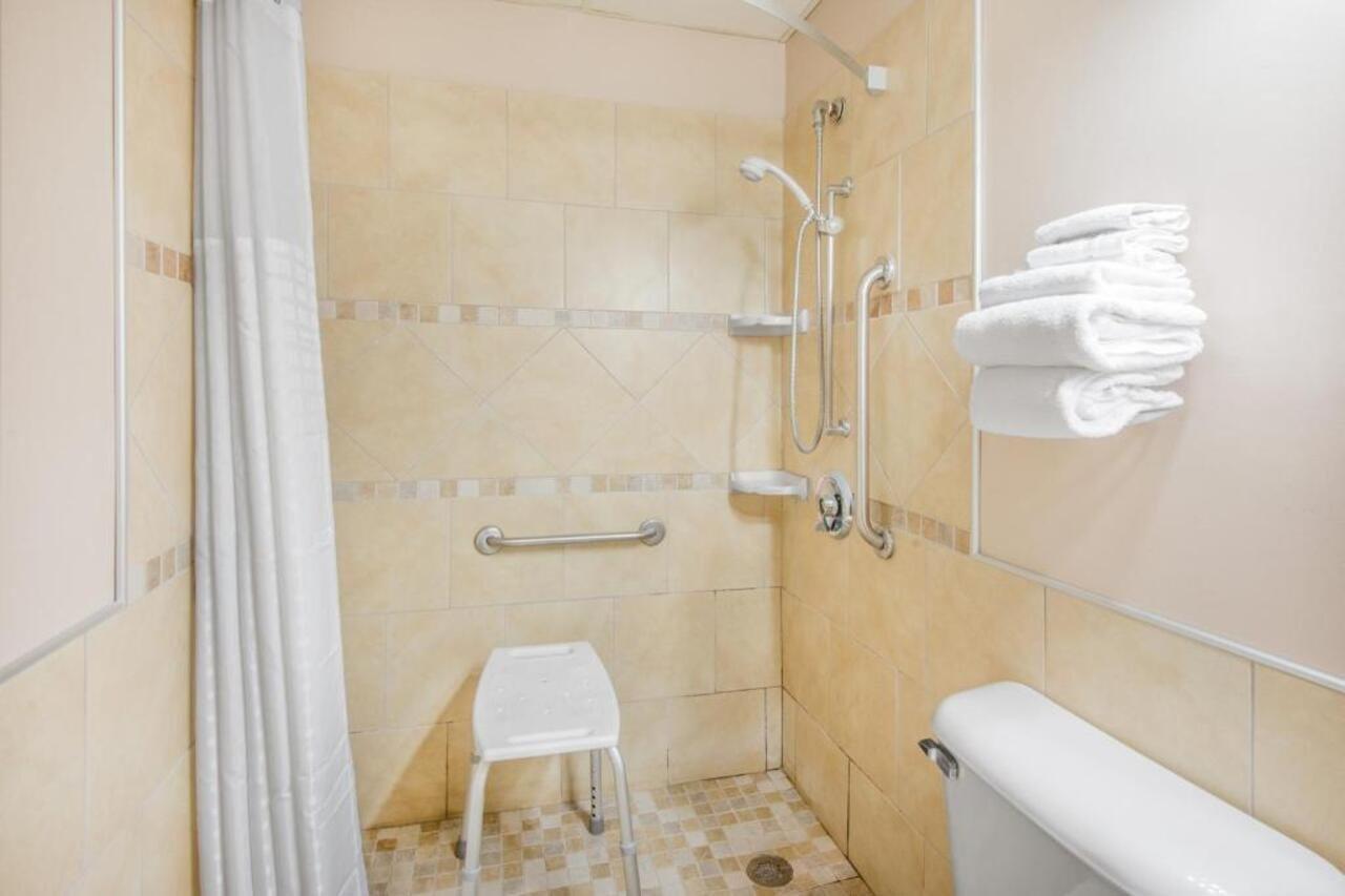 Hotel Super 8 Cleveland North Ridgeville Esterno foto